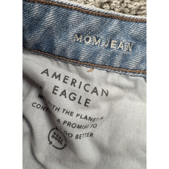 American Eagle Mom Jean Light Wash Denim Casual Womens 12 - Picture 5 of 9